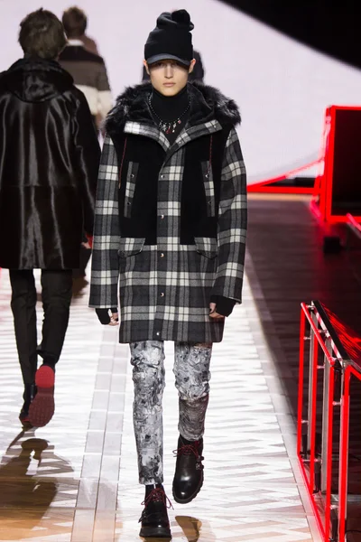 Look 37